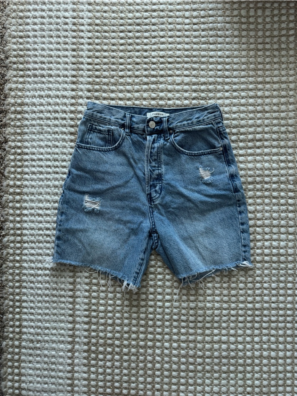 PacSun Mid-Rise Distressed Denim Shorts in Blue